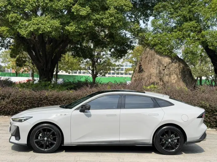 Changan UNI-V 2023 Model 1.5T Noble Model