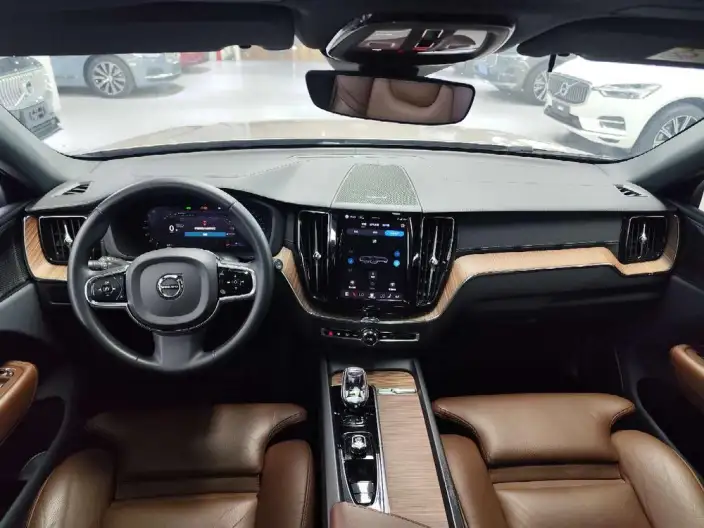 Volvo XC60 2023 Model B5 4WD Smart Elegance Deluxe Edition – фото 9