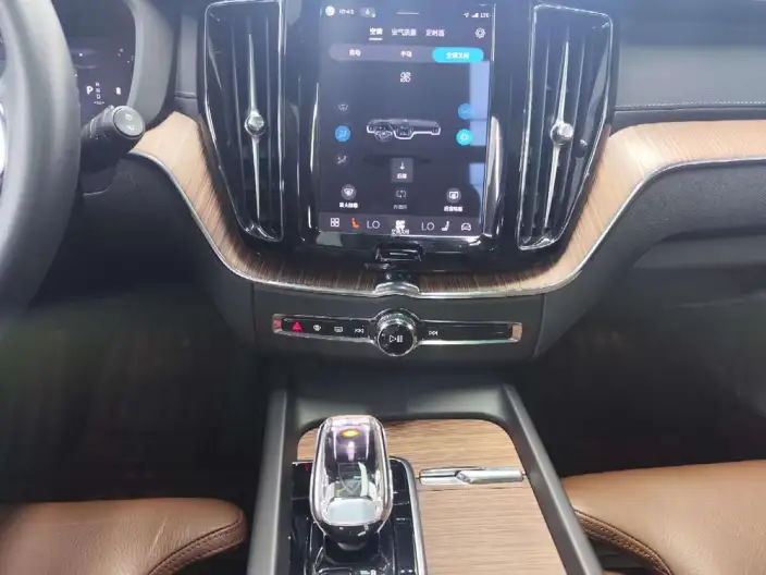 Volvo XC60 2023 Model B5 4WD Smart Elegance Deluxe Edition – фото 10