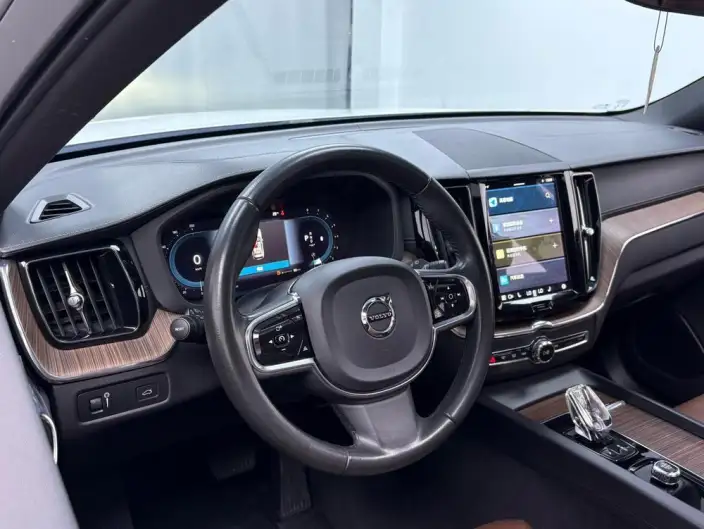 Volvo XC60 2022 Model B5 4WD Smart Range Deluxe Edition – фото 8
