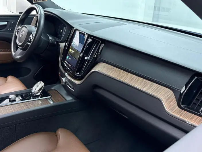 Volvo XC60 2022 Model B5 4WD Smart Range Deluxe Edition – фото 9
