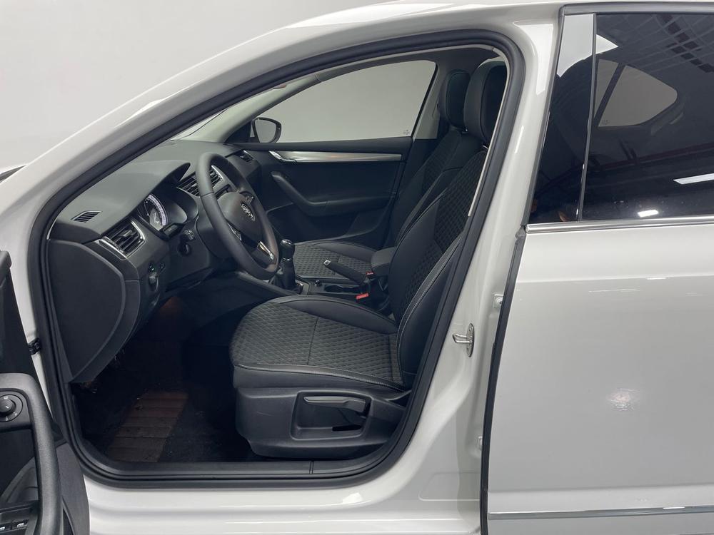 Skoda Octavia 2019 модификация 1.5L Manual Zhixing Deluxe Edition Country VI – фото 17