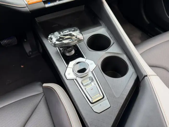 Changan UNI-V 2023 Model 1.5T Exclusive Model – фото 8