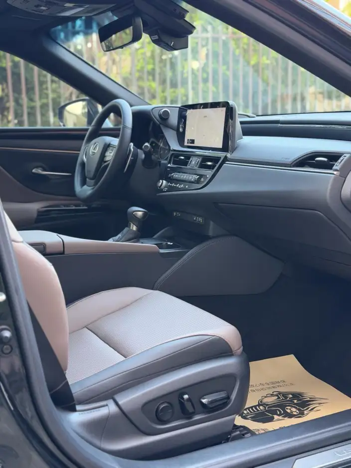 Lexus ES 2022 Model 300h Premium – фото 7