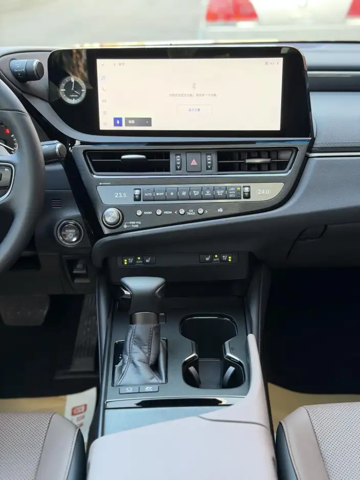 Lexus ES 2022 Model 300h Premium – фото 9