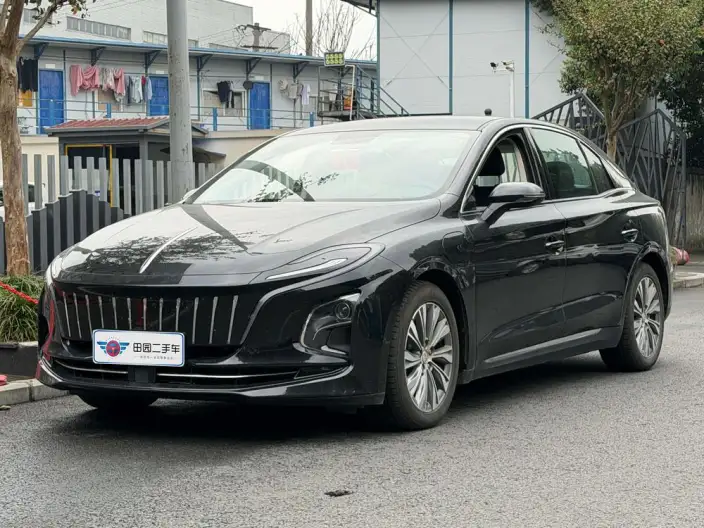 Hongqi E-QM5 2024 Model 610KM PLUS Edition 100kW – фото 1