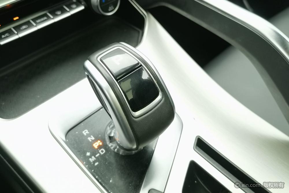 Geely Binyue 2020 модификация PRO 260T DCT Knight – фото 15