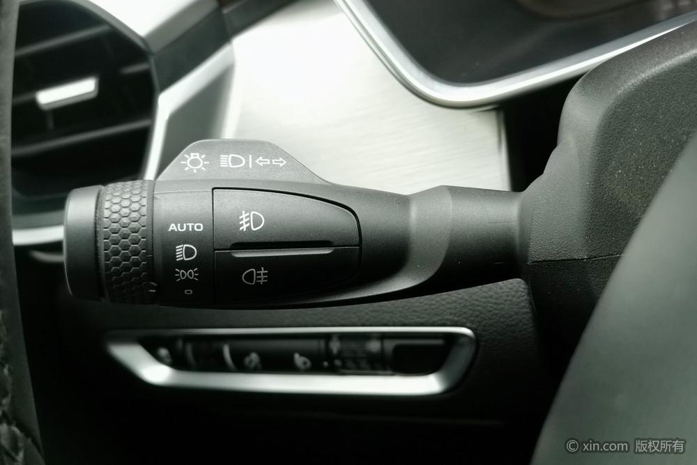 Geely Binyue 2020 модификация PRO 260T DCT Knight – фото 16