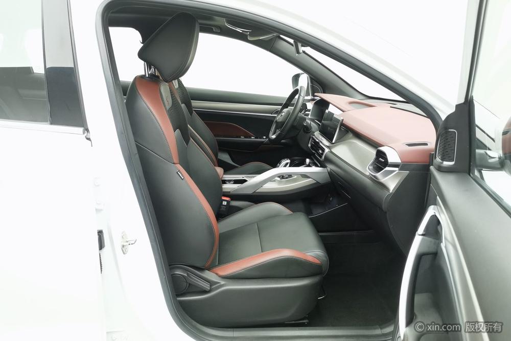 Geely Binyue 2020 модификация PRO 260T DCT Knight – фото 19