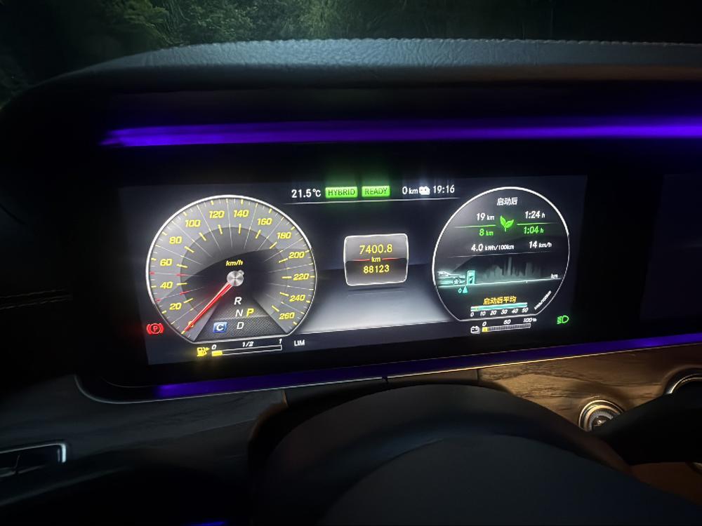 Mercedes-Benz E-Class PHEV 2019 модификация E 300 e L – фото 6