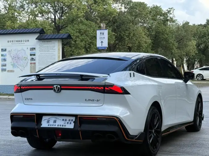 Changan UNI-V 2023 Model 1.5T Sports Edition – фото 7