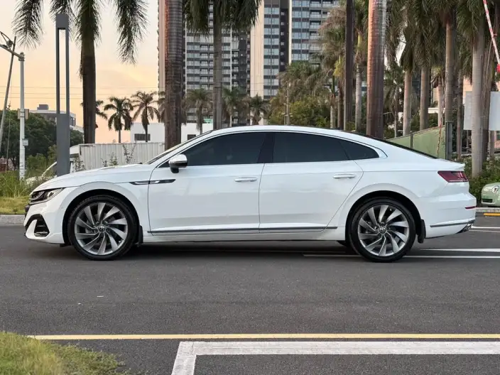 Volkswagen CC 2023 Model 380TSI Eye-catching version – фото 4