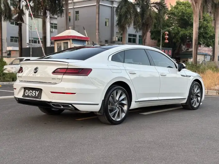 Volkswagen CC 2023 Model 380TSI Eye-catching version – фото 7