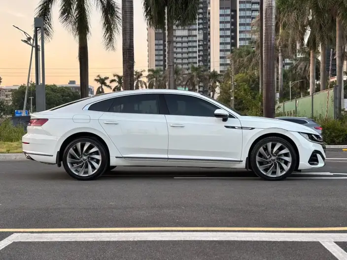 Volkswagen CC 2023 Model 380TSI Eye-catching version – фото 8