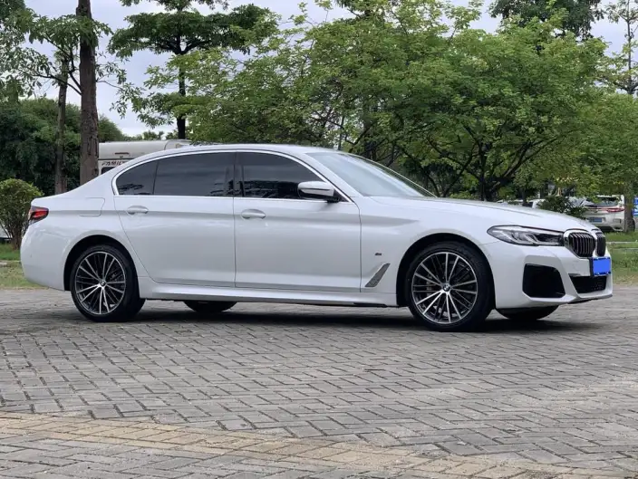 BMW 5 Series 2023 Model 530Li Leading Model M Sports Set – фото 3