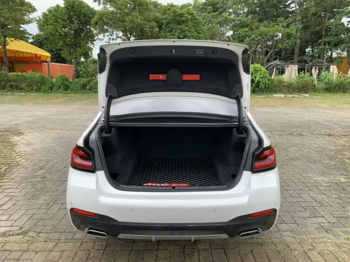 BMW 5 Series 2023 Model 530Li Leading Model M Sports Set – фото 8