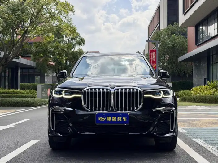 BMW X7 2022 Model xDrive40i Exclusive Model M Sports Set – фото 2