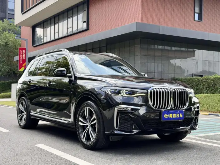 BMW X7 2022 Model xDrive40i Exclusive Model M Sports Set – фото 3
