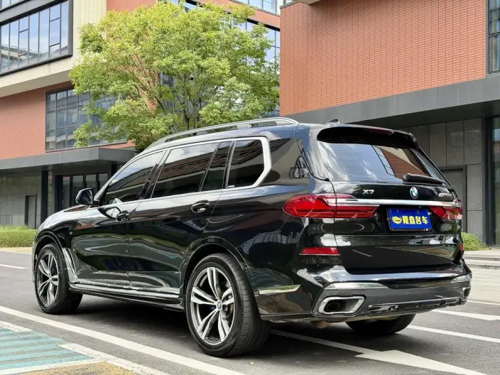 BMW X7 2022 Model xDrive40i Exclusive Model M Sports Set – фото 5