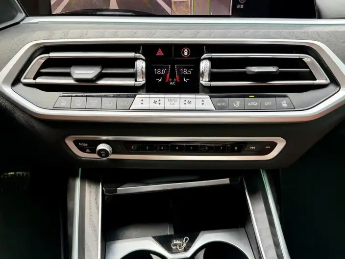 BMW X7 2022 Model xDrive40i Exclusive Model M Sports Set – фото 10