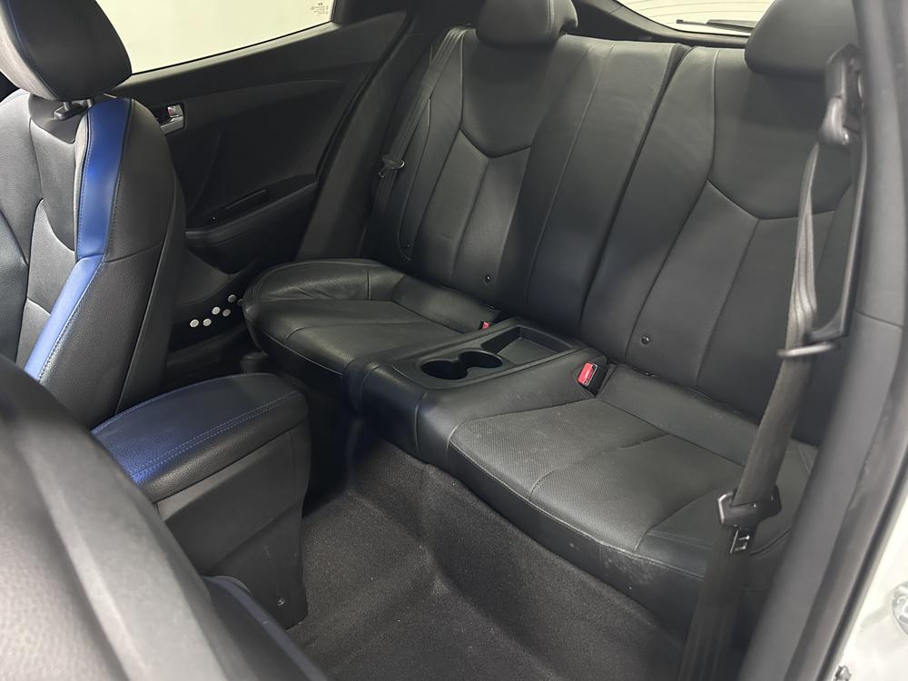 Hyundai Veloster 2015 модификация 1.6T автоматическое Deluxe Edition – фото 18