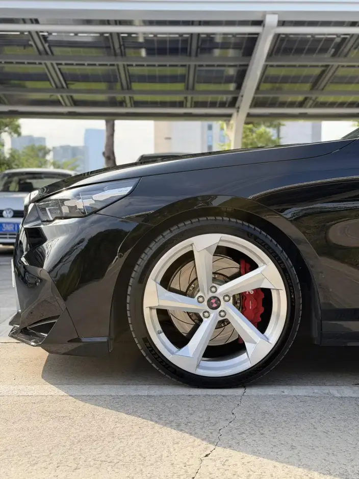 BMW 5 Series 2026 Model 530Li Exclusive Model M Sports Set – фото 8