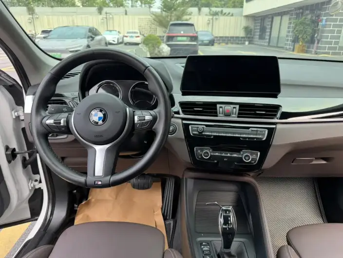 BMW X1 2022 Model sDrive25Li Leading Model – фото 9