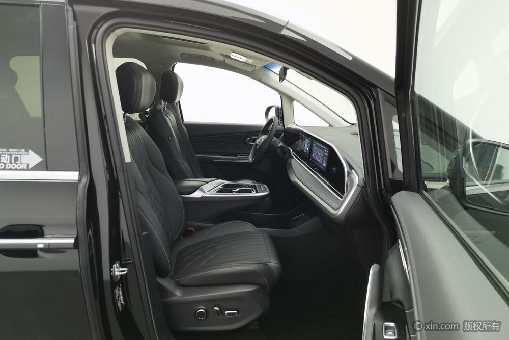 Maxus G90 2022 2.0T Star River 6-Passenger Edition – фото 24