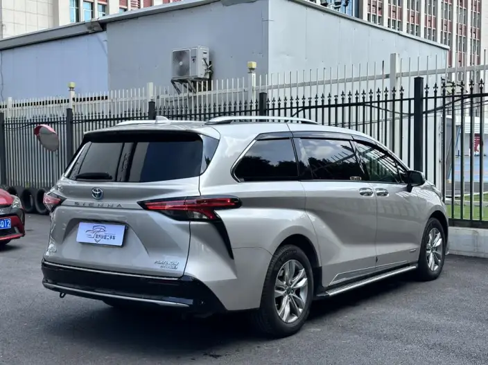 Toyota Sienna 2021 Model 2.5L Hybrid Platinum edition – фото 6