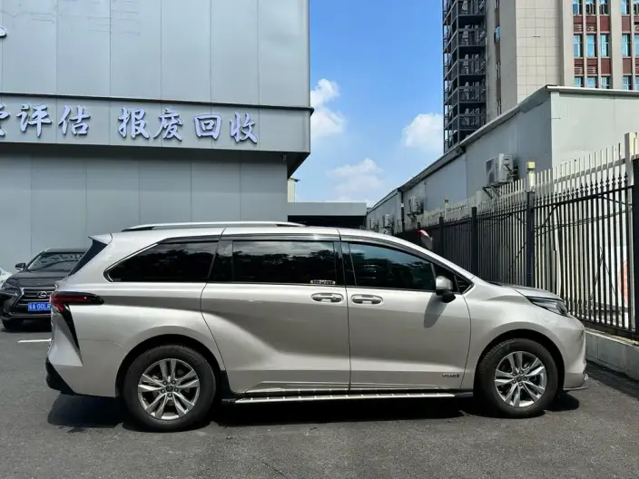 Toyota Sienna 2021 Model 2.5L Hybrid Platinum edition – фото 7