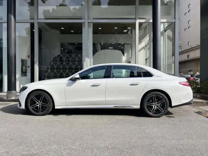 Mercedes-Benz E-Class 2024 Model E 260 L Sports sedan – фото 3
