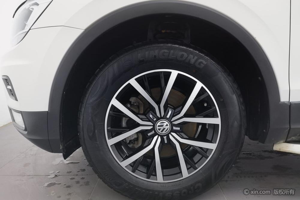 Volkswagen Tiguan L 2018 330 TSI Automatic FWD Luxury – фото 11