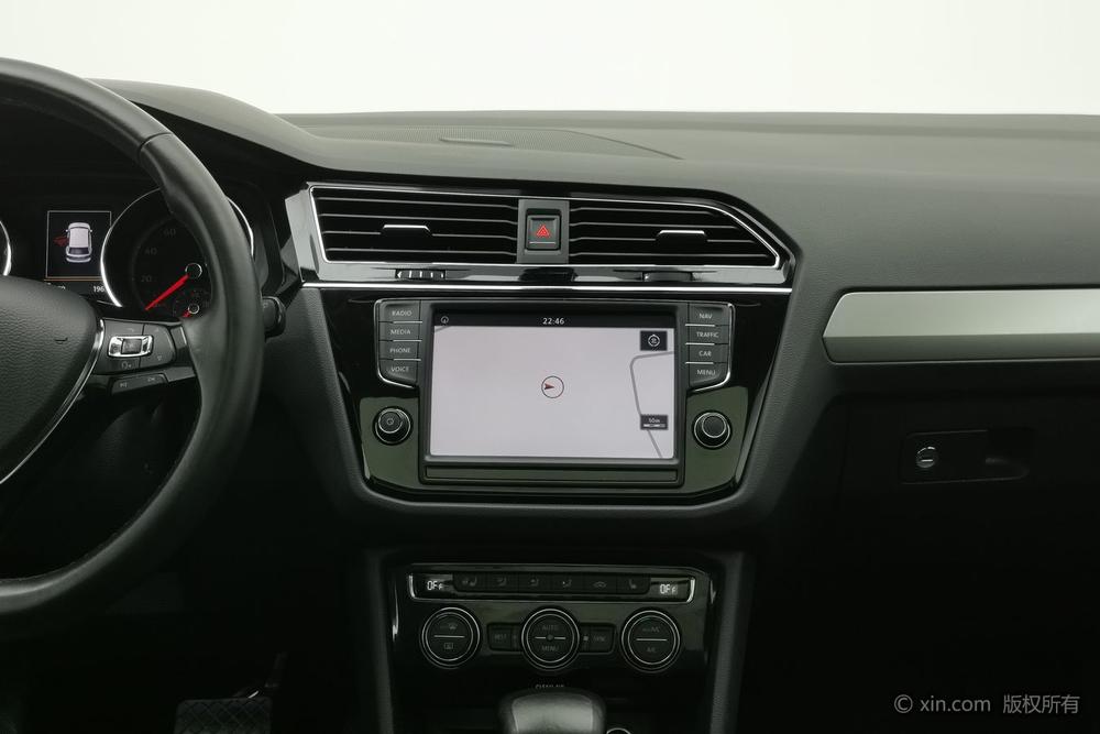 Volkswagen Tiguan L 2018 330 TSI Automatic FWD Luxury – фото 12