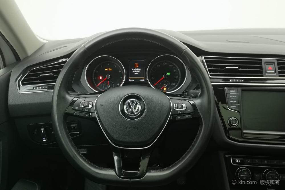 Volkswagen Tiguan L 2018 330 TSI Automatic FWD Luxury – фото 14