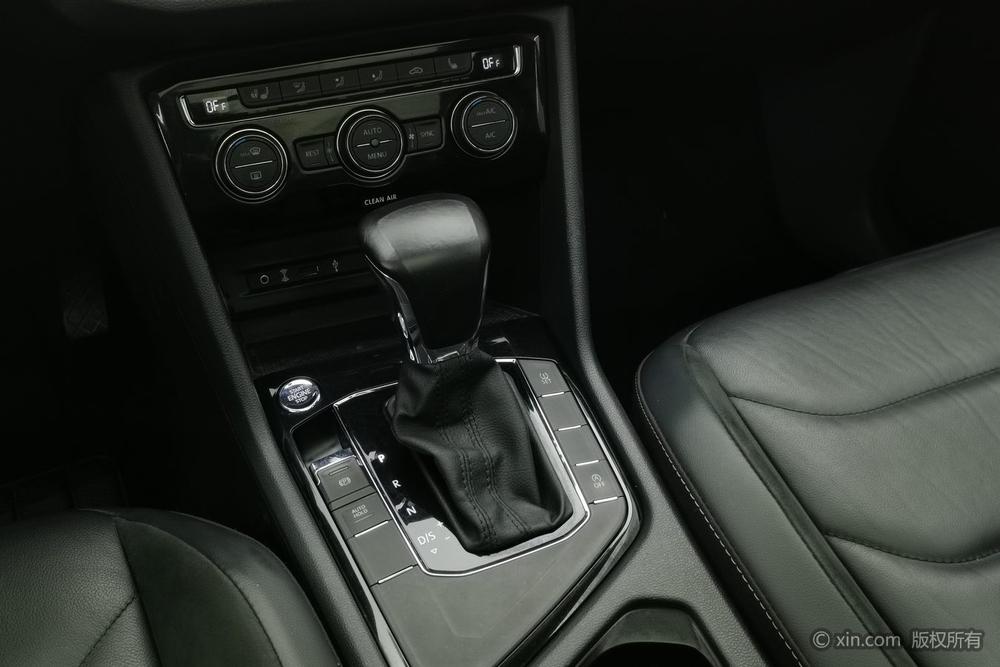 Volkswagen Tiguan L 2018 330 TSI Automatic FWD Luxury – фото 15