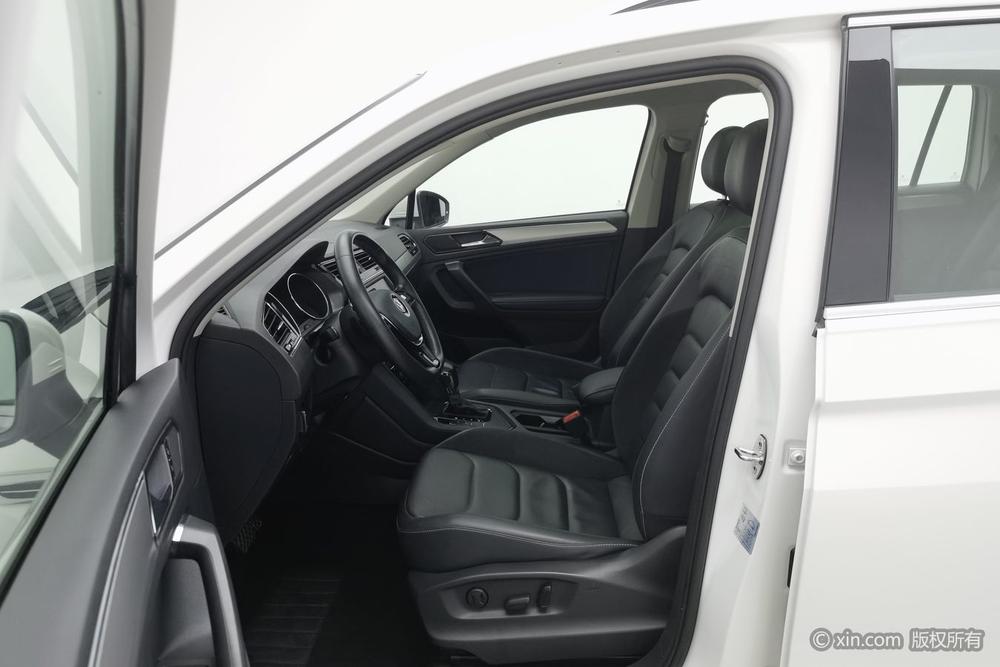 Volkswagen Tiguan L 2018 330 TSI Automatic FWD Luxury – фото 17