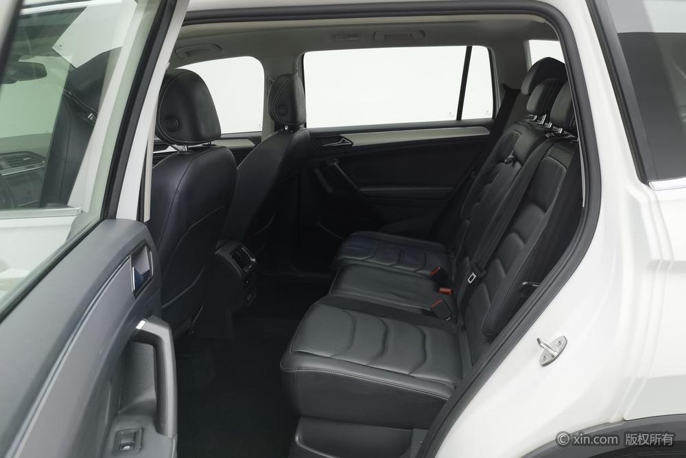 Volkswagen Tiguan L 2018 330 TSI Automatic FWD Luxury – фото 19