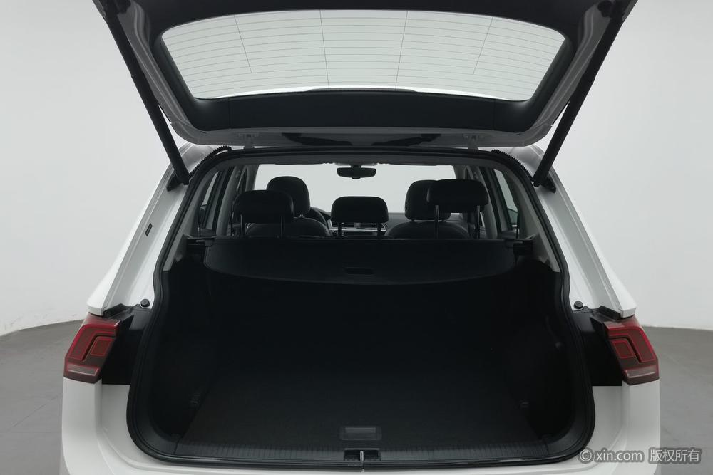 Volkswagen Tiguan L 2018 330 TSI Automatic FWD Luxury – фото 23