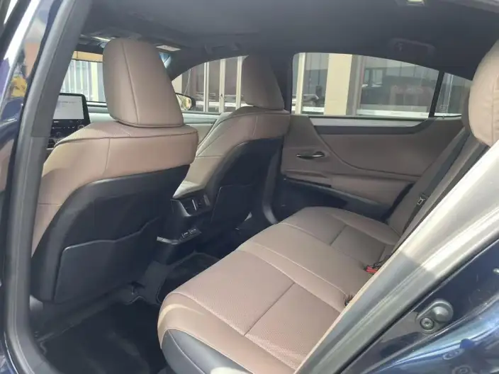 Lexus ES 2025 Model 300h Premium – фото 9