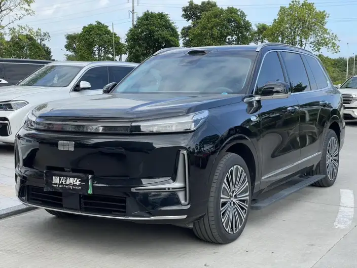 Geely M9 2025 Model 210km 4WD Pilot Edition