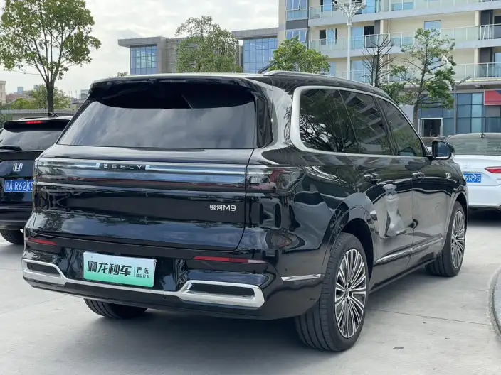 Geely M9 2025 Model 210km 4WD Pilot Edition