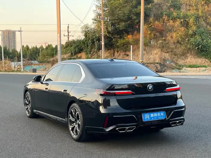 BMW 7 Series 2023 Model 735Li Luxury Set – фото 5