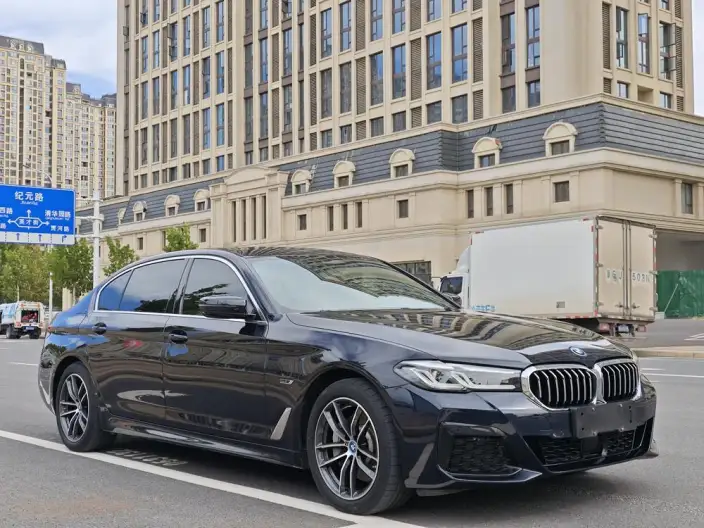 BMW 5 Series PHEV 2022 Model Facelift 535Le Pioneer Edition M Sports Set – фото 3