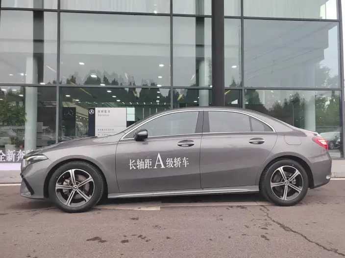Mercedes-Benz A-class 2023 Model A 200 L Sports sedan Fashion Edition – фото 3