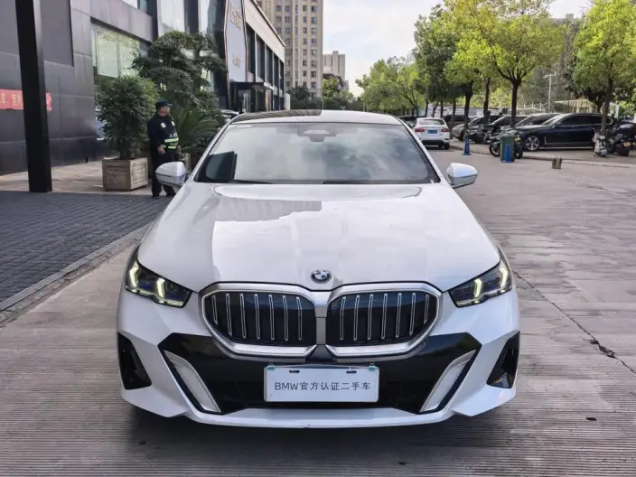 BMW 5 Series 2024 Model 530Li Exclusive Model M Sports Set – фото 2
