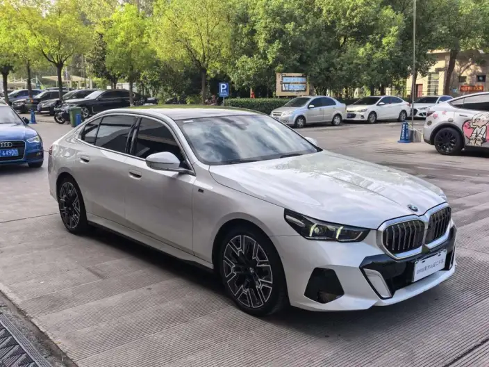 BMW 5 Series 2024 Model 530Li Exclusive Model M Sports Set – фото 3