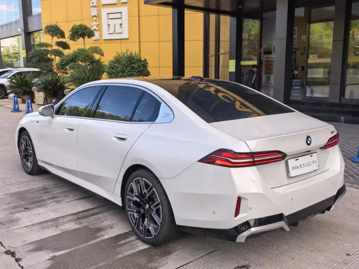 BMW 5 Series 2024 Model 530Li Exclusive Model M Sports Set – фото 4