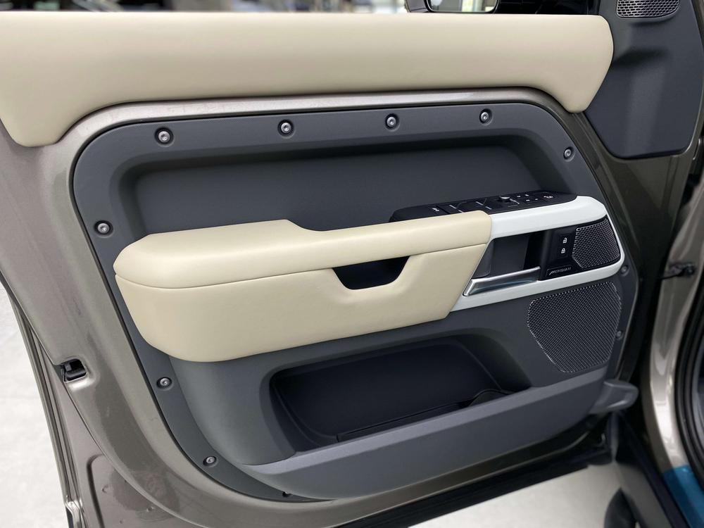 Land Rover De f ender 2022 110 P400 X-DYNAMIC HSE – фото 13