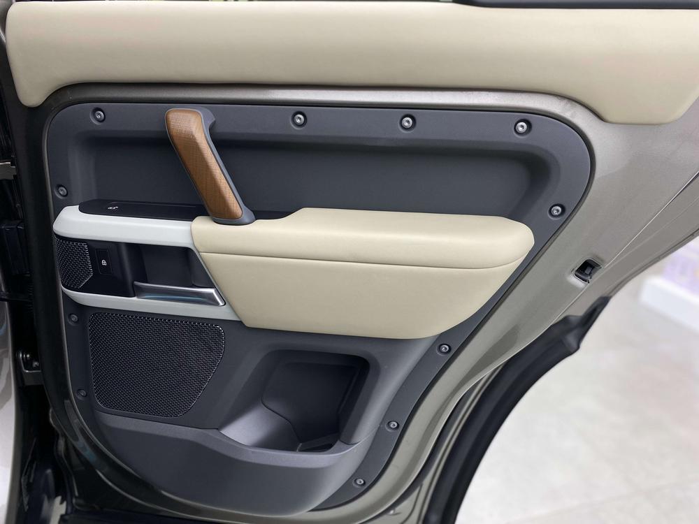 Land Rover De f ender 2022 110 P400 X-DYNAMIC HSE – фото 18