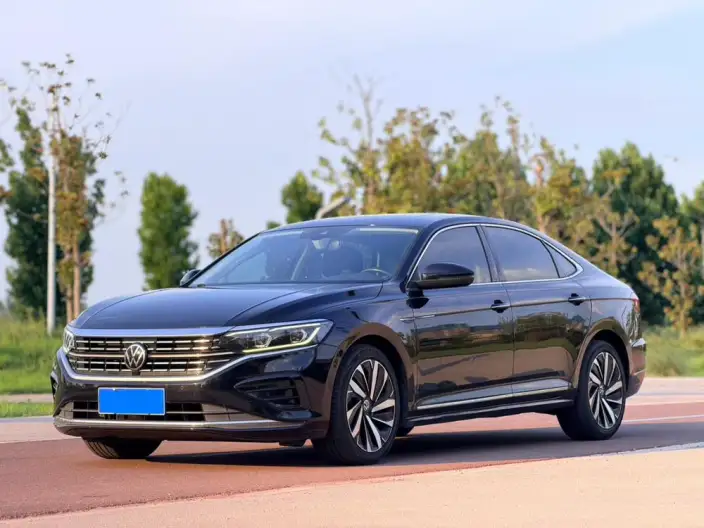 Volkswagen Passat 2022 Model 330TSI Deluxe Edition – фото 1